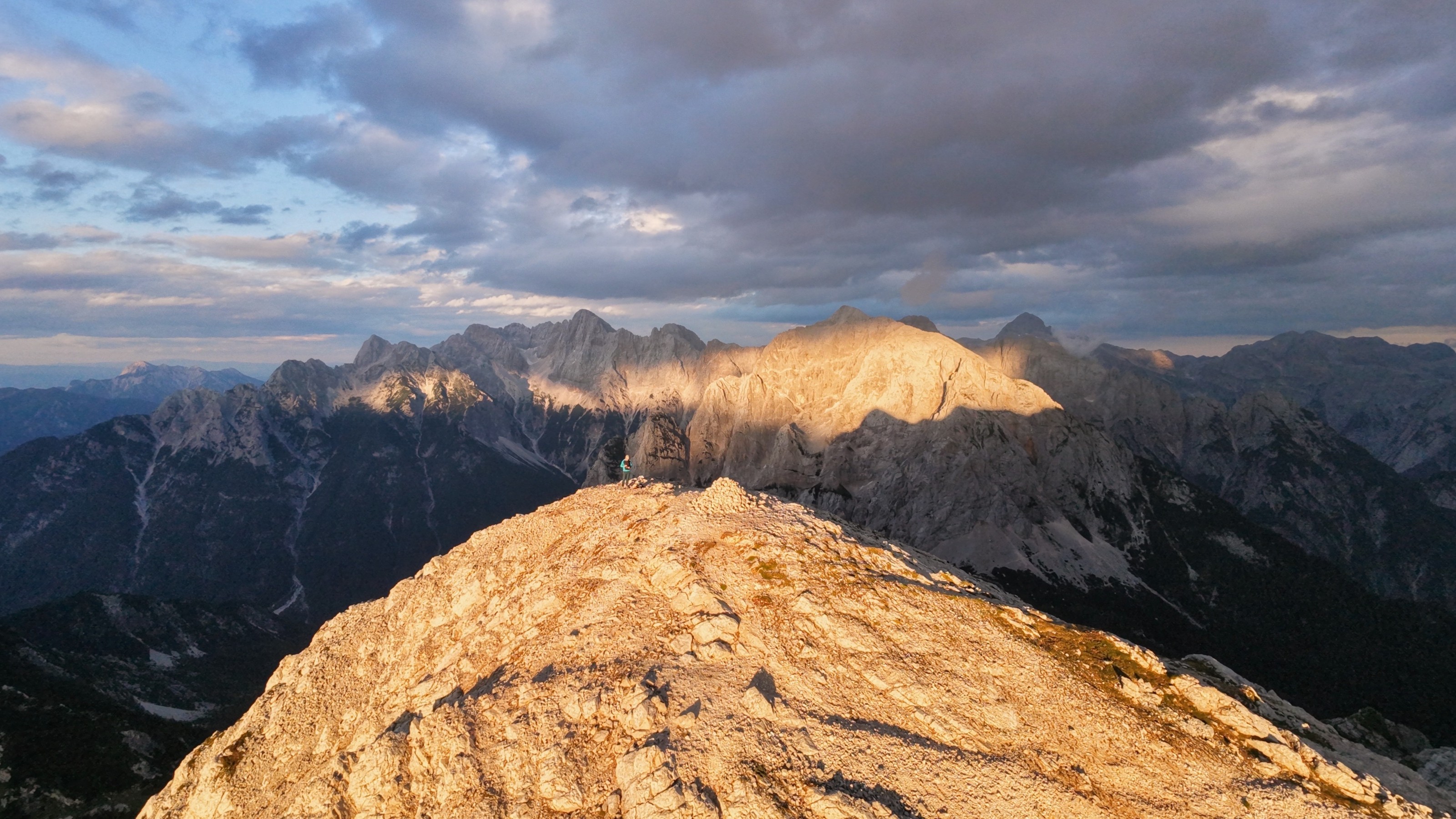 Mala Mojstrovka nad prelazom Vršič poleti